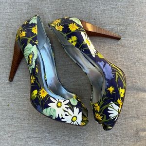 marc fisher 7.5 peep toe floral heels